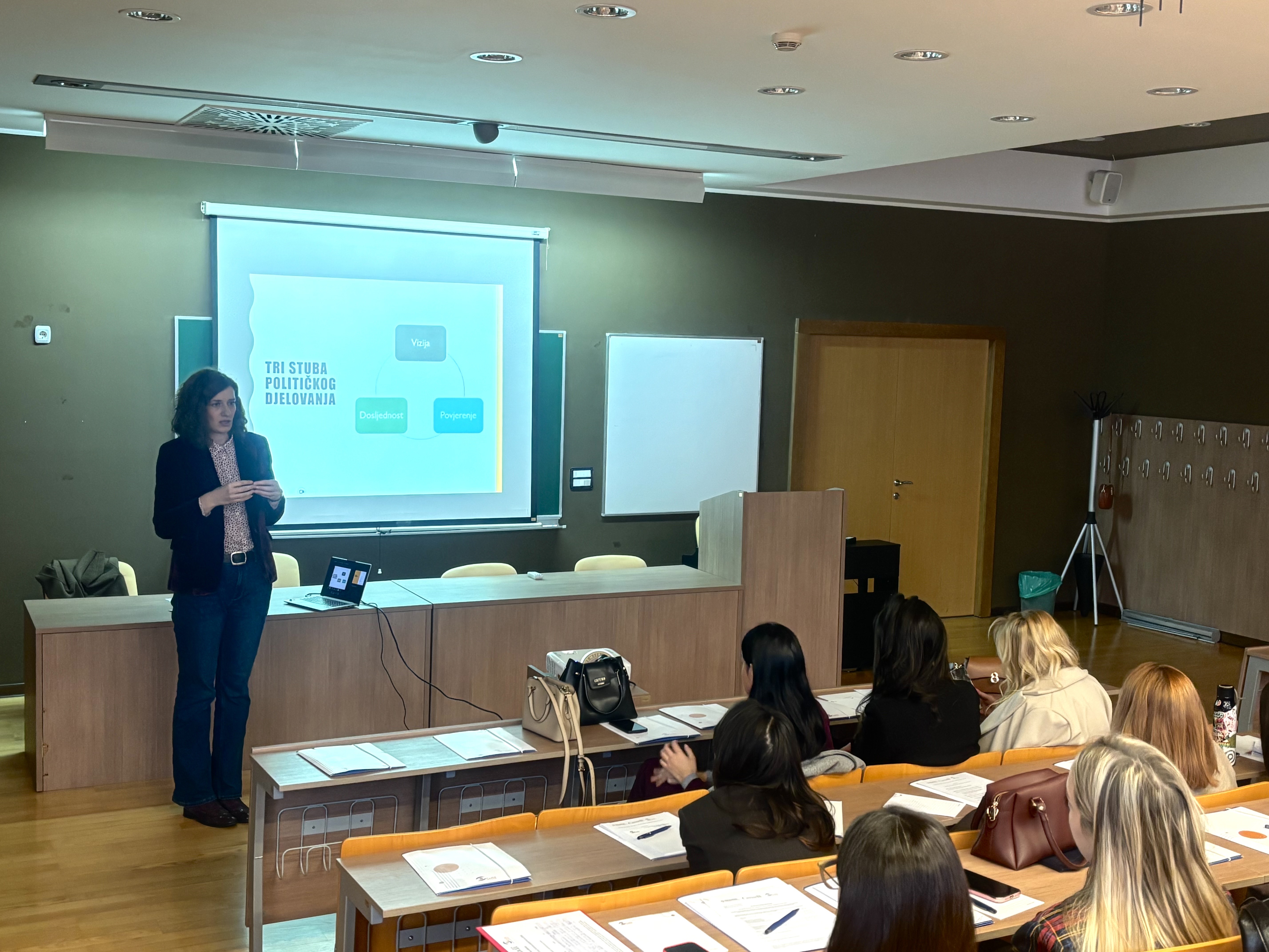 Održana prva jednodnevna obuka o političkom liderstvu za žene